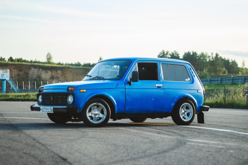 Заниженная Нива 2121