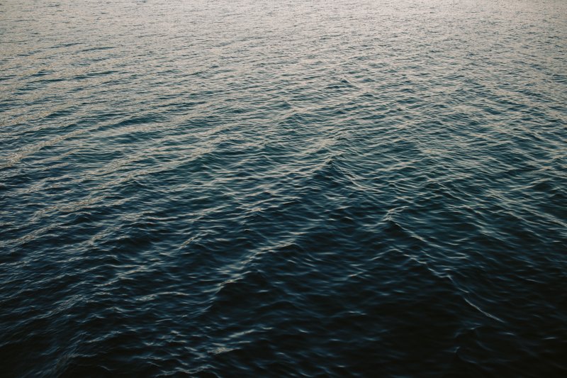 Спокойная гладь воды