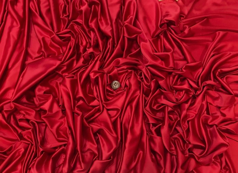 Красная ткань