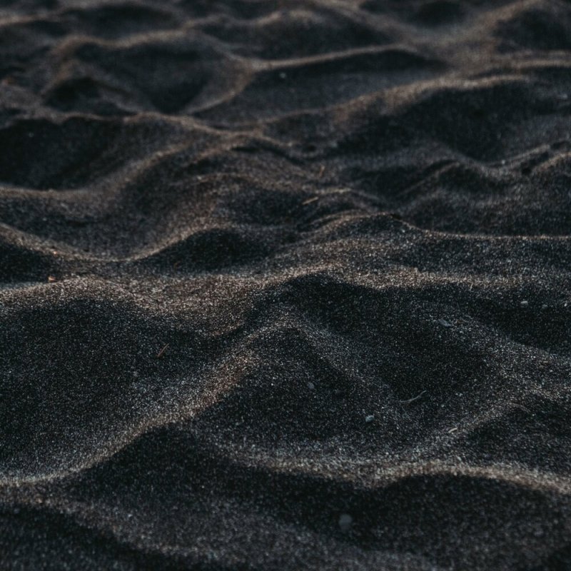 Черный песок