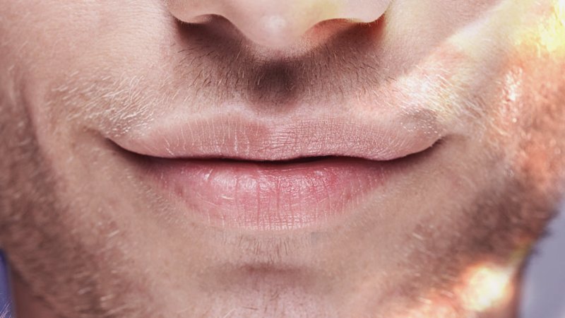 Губы мужские