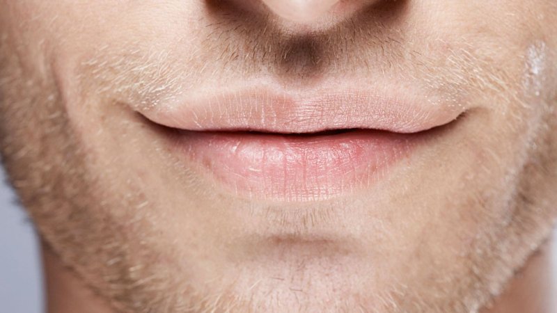 Красивые мужские губы