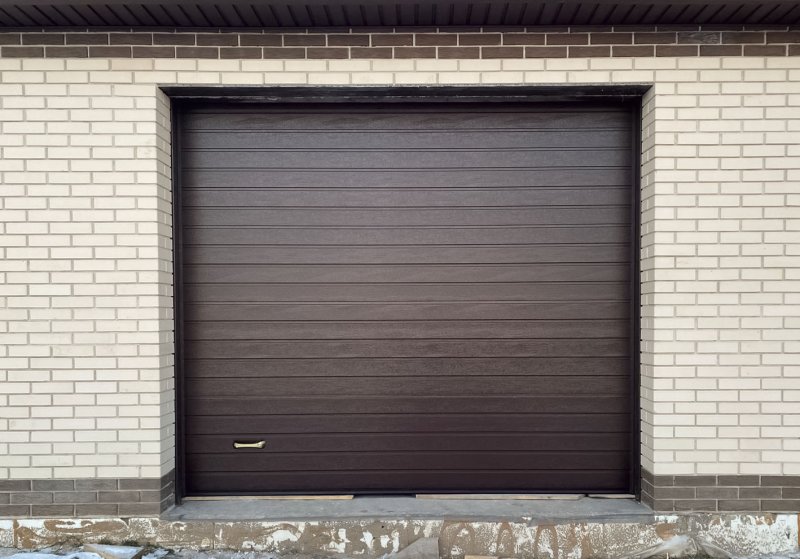 Цвет 8017 Алютех ворота