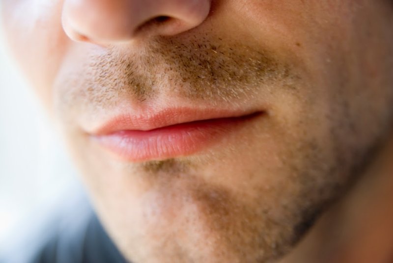 Красивые мужские губы