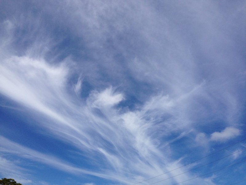 Перистые когтевидные облака