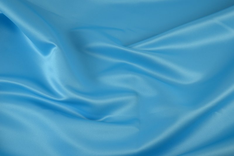 Синяя шелковая ткань