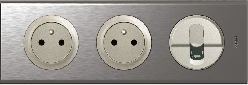 Розетка Легран тройная