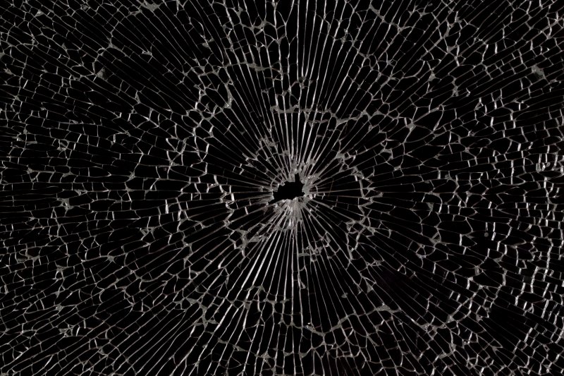 Разбитая стекло