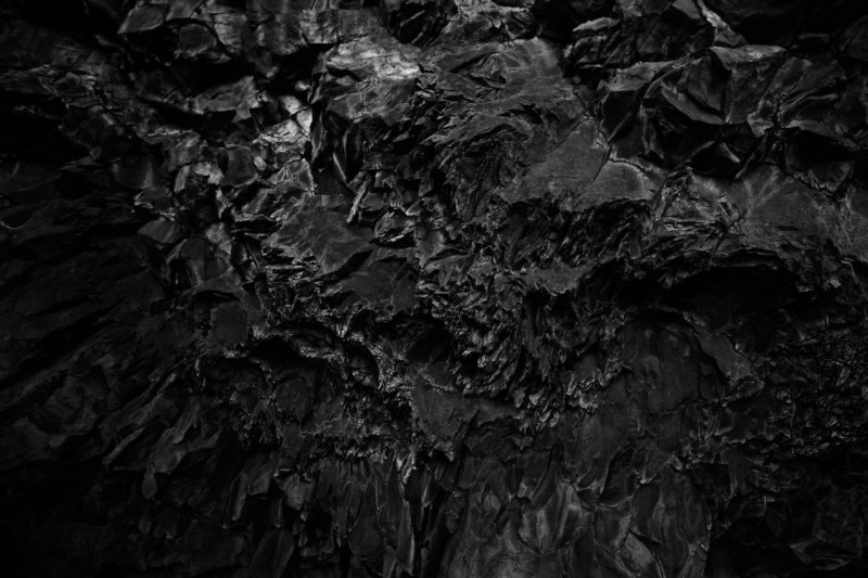 Черный камень фактура