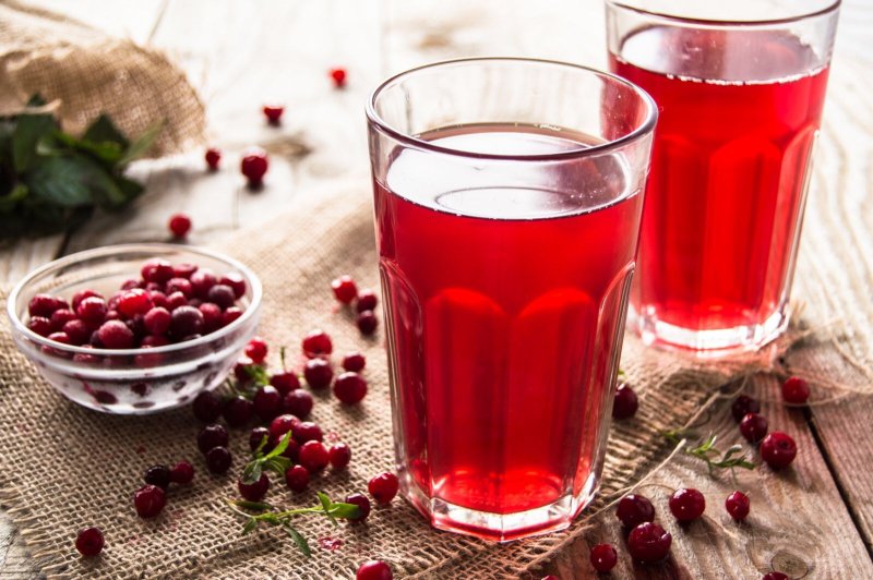 Клюквенный морс с ягодами