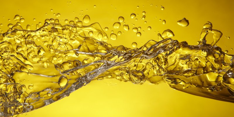 Масло льется