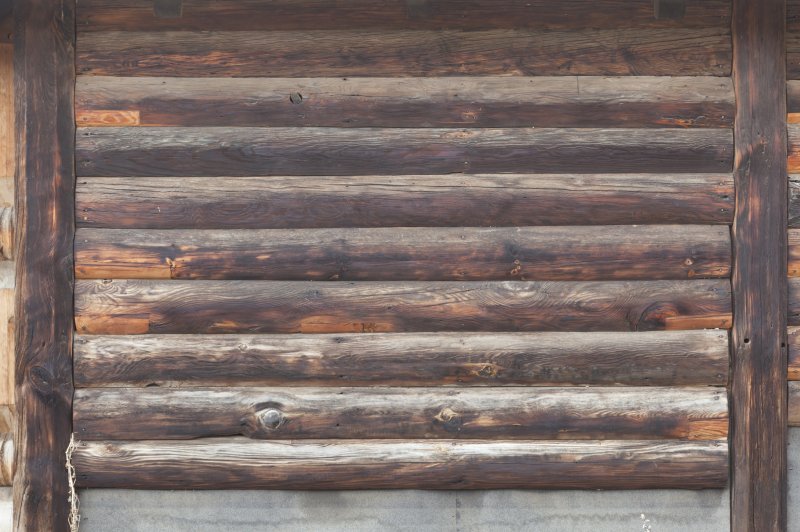 Деревянные бревна