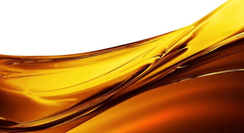 Моторное масло льется