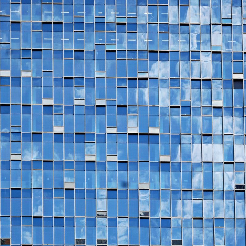 Стеклянный фасад здания