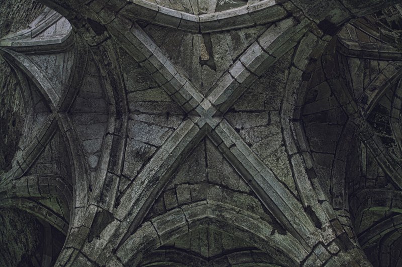 Потолок в готическом стиле