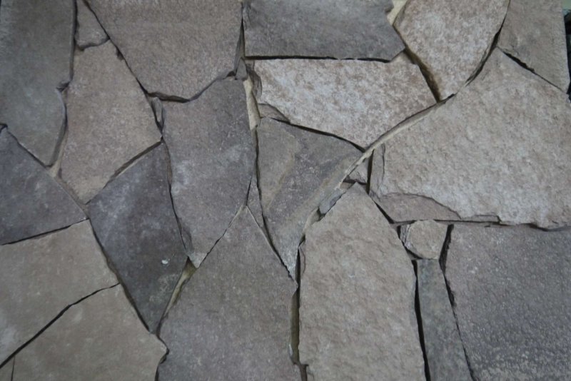 Камень златолит черный